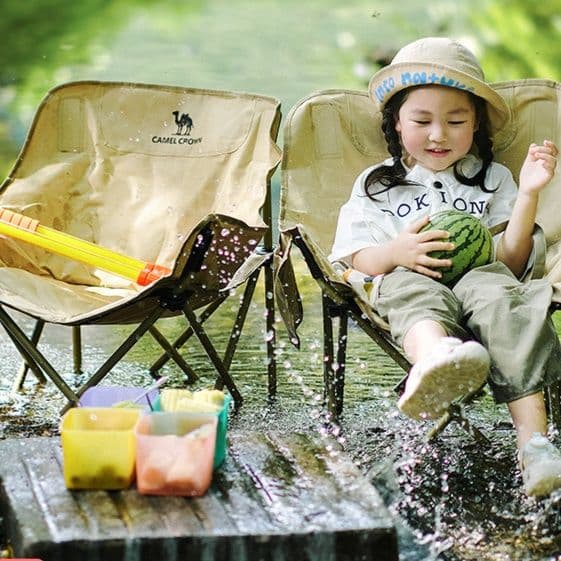 アウトドアチェア 快適ポケット付き月型折りたたみ椅子